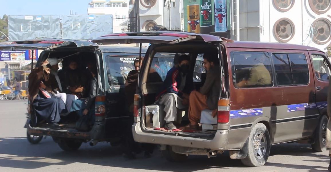 سیاست تفکیک جنسیتی طالبان لای چرخ ترانسپورت شهری، موترهای لینی غرب کابل مردانه ـ زنانه شد