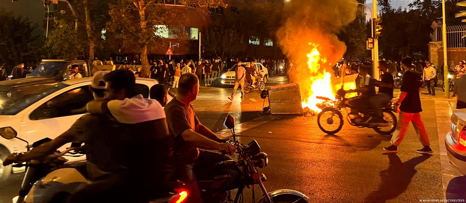 اعتراض و سرکوب هم‌زمان در جاده‌های ایران؛ دست کم هشتاد معترض کشته شدند