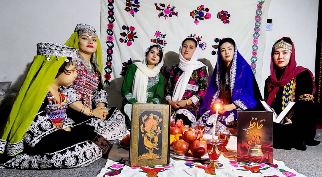 شماری از فعالان مدنی در کابل شب چله را تجلیل کردند