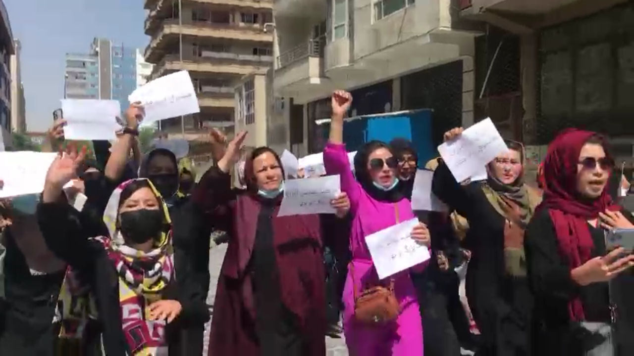 جنبش زنان معترض: به‌رسمیت‌شناختن طالبان به‌رسمیت‌شناختن تروریزم است