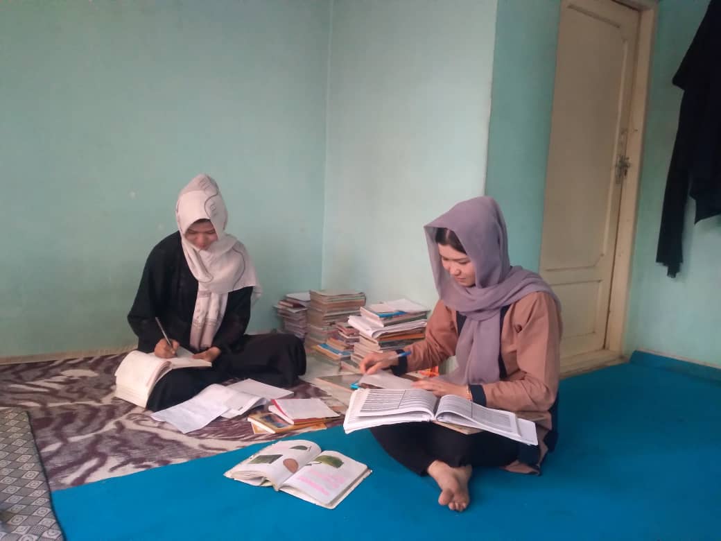 فکر می‌کنم در زندان هستم و آزاد شدن از آن آرزوی است دست نیافتنی