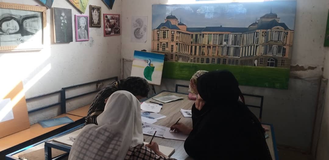 هنر میتواند روزنه‌ی  امید برای  آنهای باشند که در میان تاریکی خودشان را گُم کرده اند